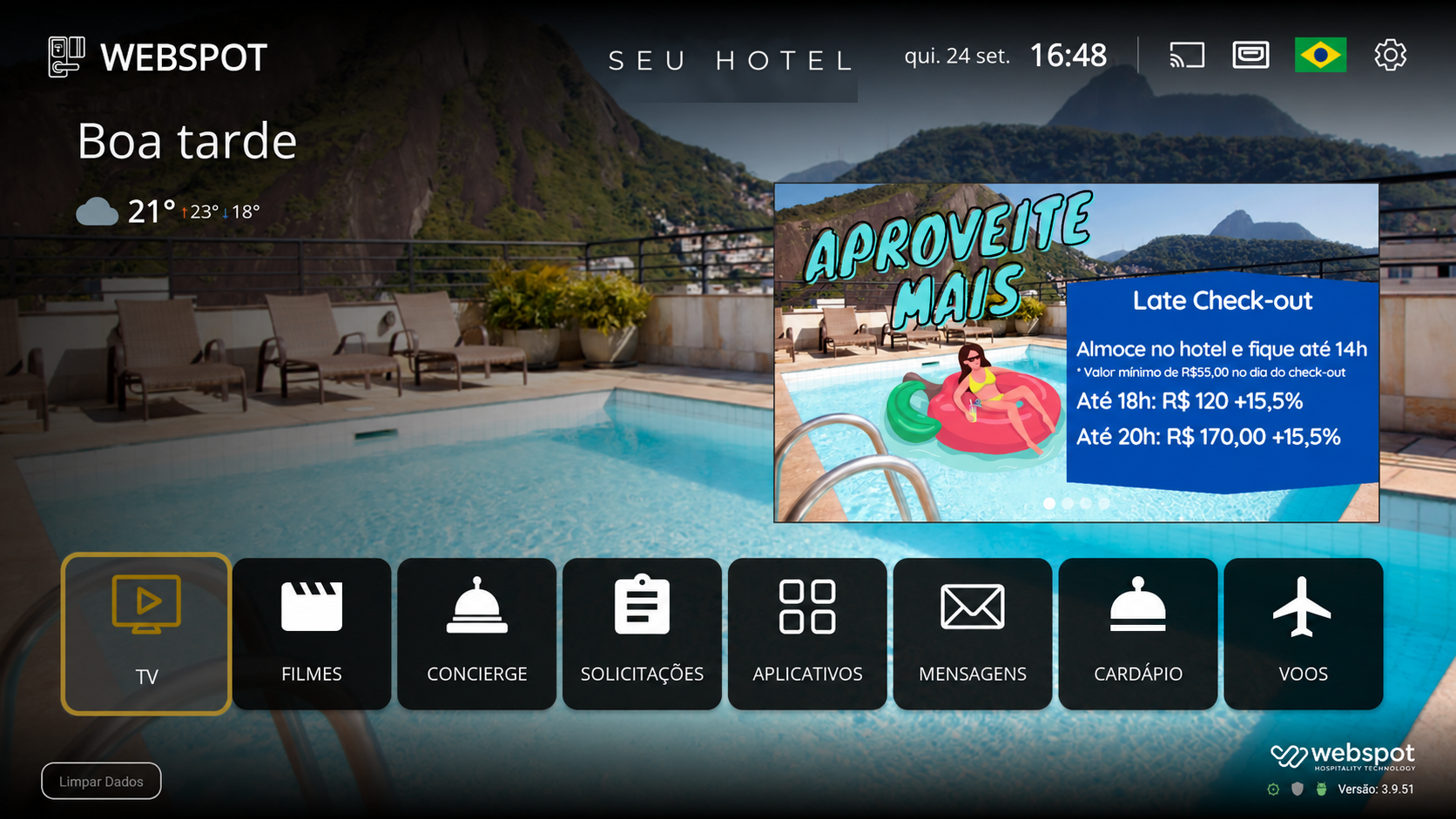 Tela do WebCast na TV do quarto, com a marca do hotel